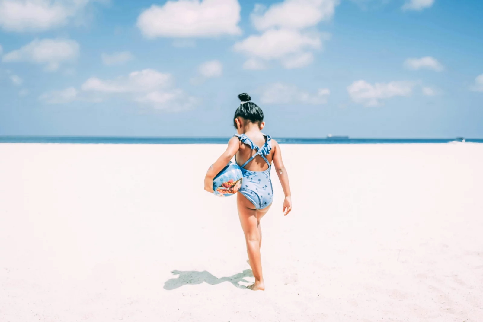 Produits indispensables pour bébé en voyage au soleil