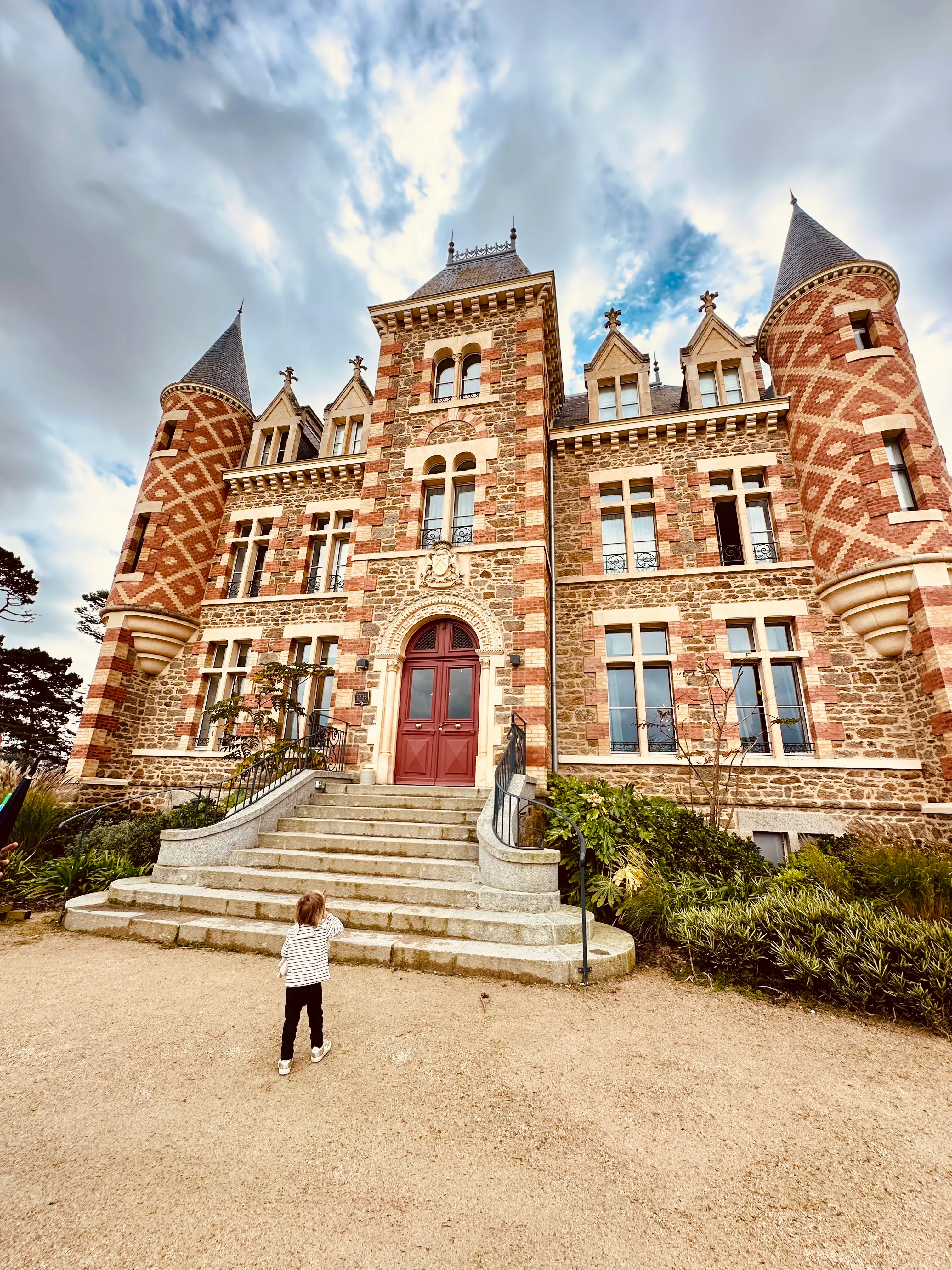 Château des Nessay en Bretagne, adresse d’exception pour un séjour bien-être et un voyage sur mesure haut de gamme.
